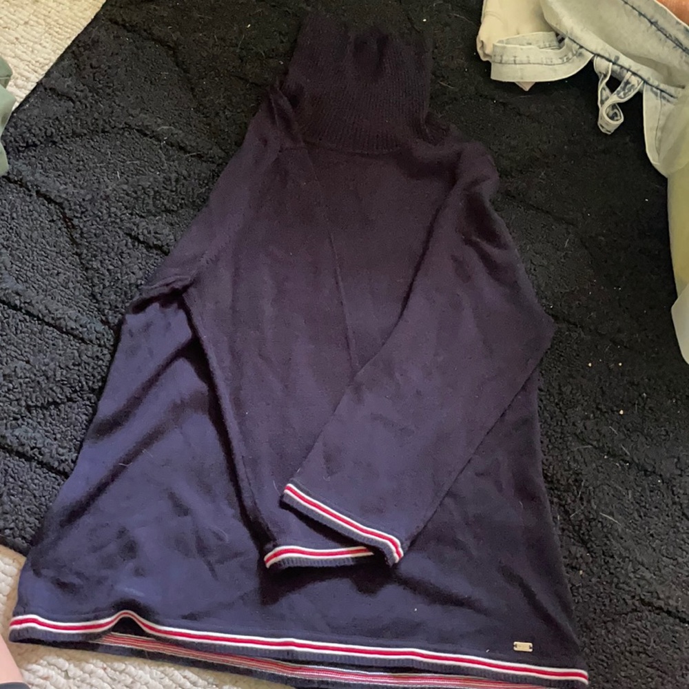 Tommy Hilfiger flowy turtleneck